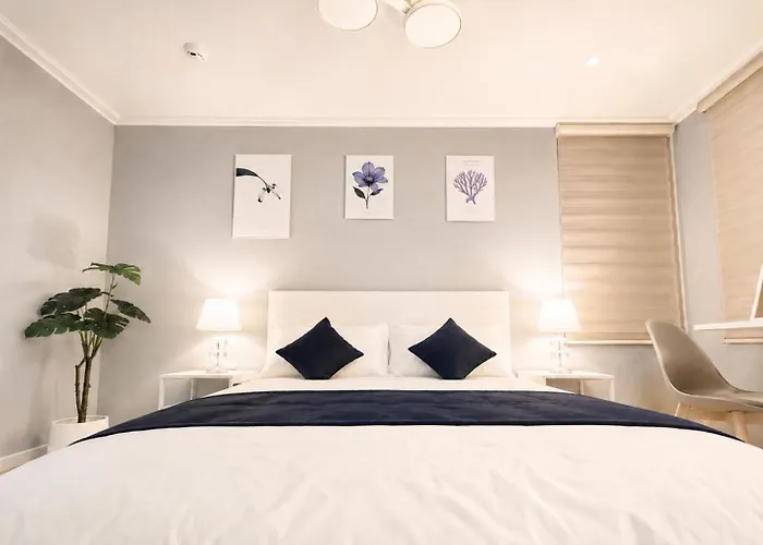 Hongdae 4min Walkㅣ1st Floorㅣ6peopleㅣ3 Queen Beds 公寓 *