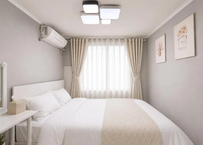 Hongdae 4min Walkㅣ1st Floorㅣ6peopleㅣ3 Queen Beds