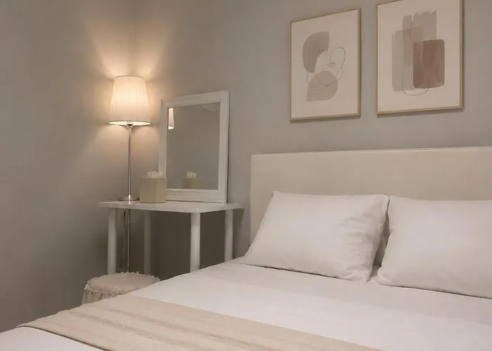 Hongdae 4min Walkㅣ1st Floorㅣ6peopleㅣ3 Queen Beds 首爾