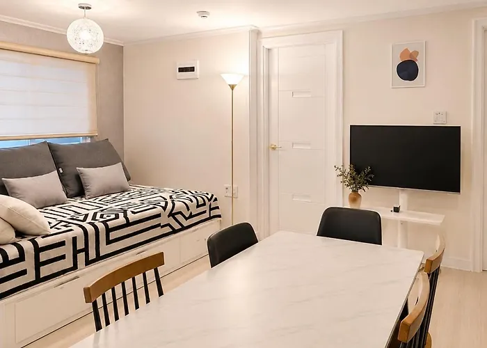 公寓 Hongdae 4min Walkㅣ1st Floorㅣ6peopleㅣ3 Queen Beds