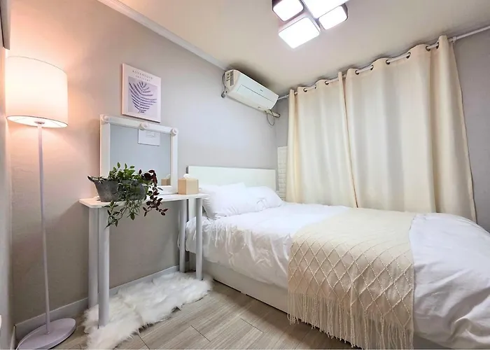 Hongdae 4min Walkㅣ1st Floorㅣ6peopleㅣ3 Queen Beds 公寓 首爾
